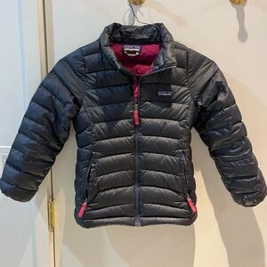 Patagonia Better Sweater Kids Black with Magenta Lining
